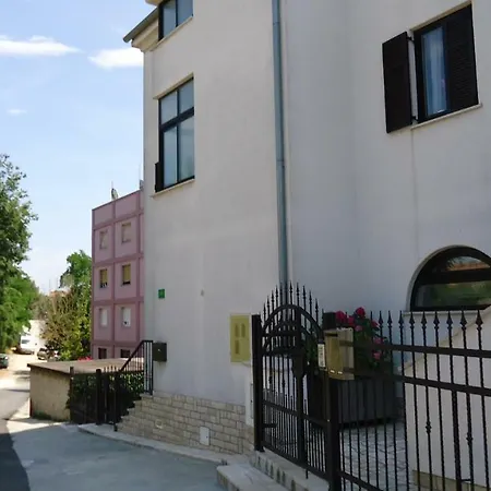 Ruzica Apartmán Pula